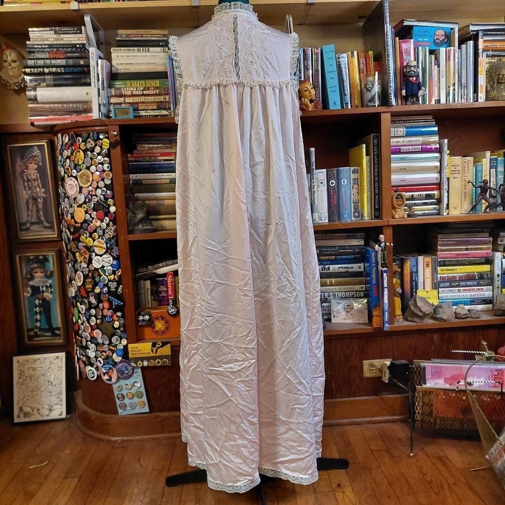 Vintage baby pink long slip with white embroidered and lace details. - Picture 2 of 6
